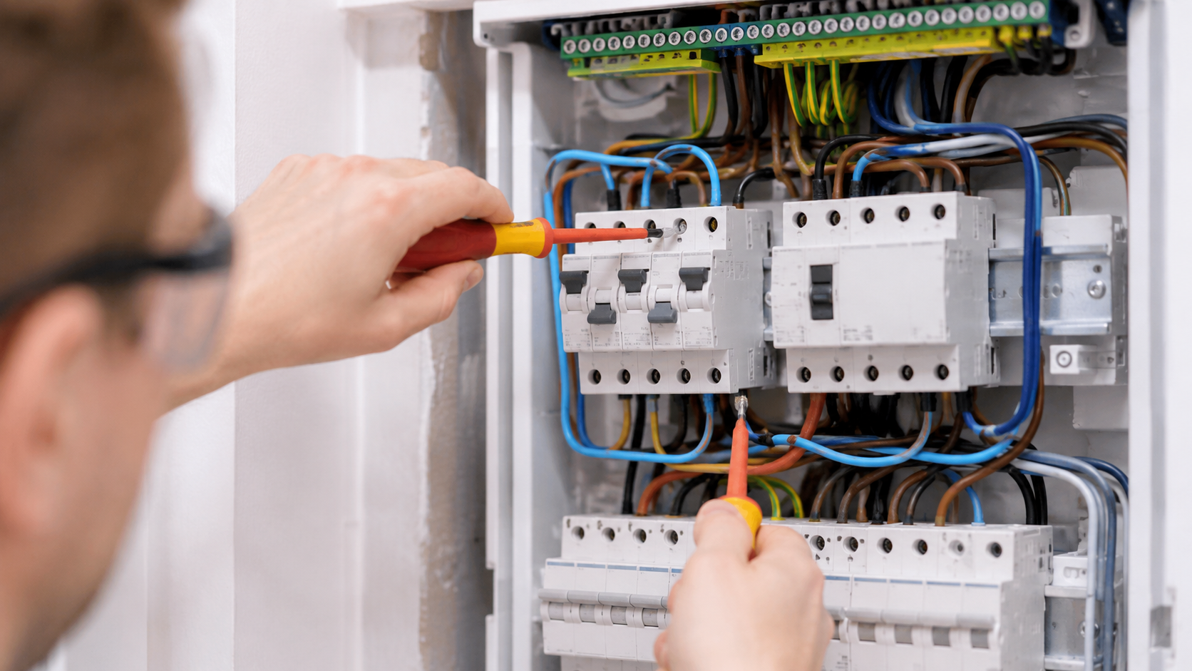 Tablero eléctrico residencial con térmica y disyuntor
